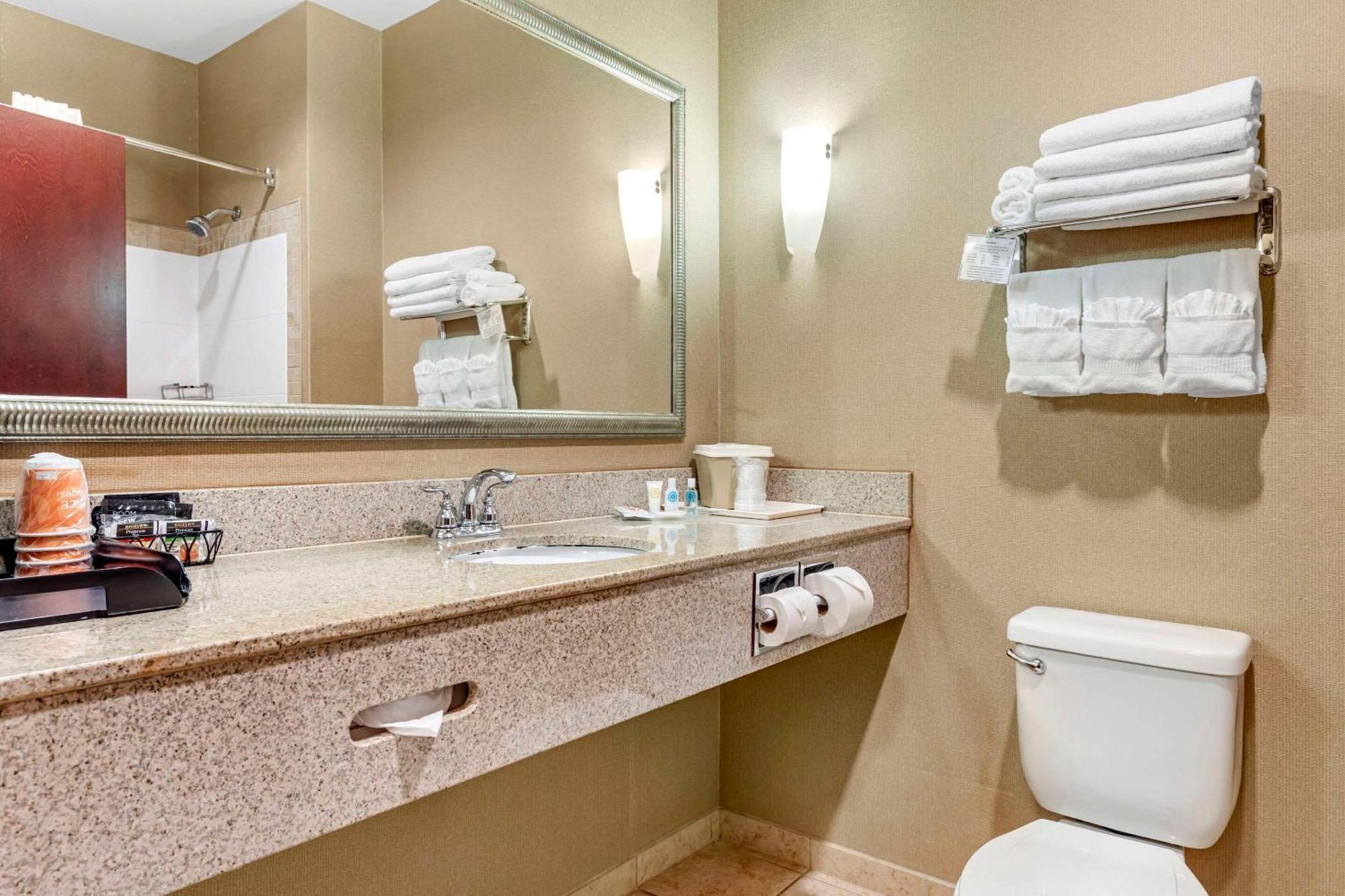 Comfort Suites Palestine Eksteriør bilde